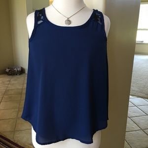 Bjewel sequined Top. Girls size 8🌹